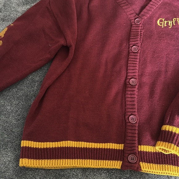 Harry Potter Gryffindor Cardigan Sweater - Picture 5 of 6